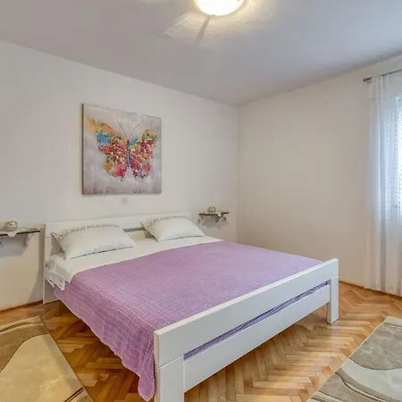 Apartment Ana Coki *